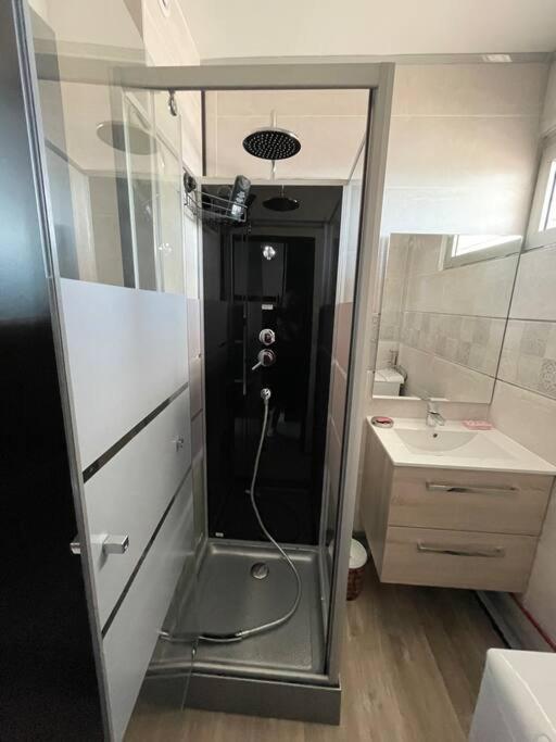 Joli Studio Cabine 1Ere Ligne Avec Parking Prive 帕拉瓦莱弗洛 外观 照片